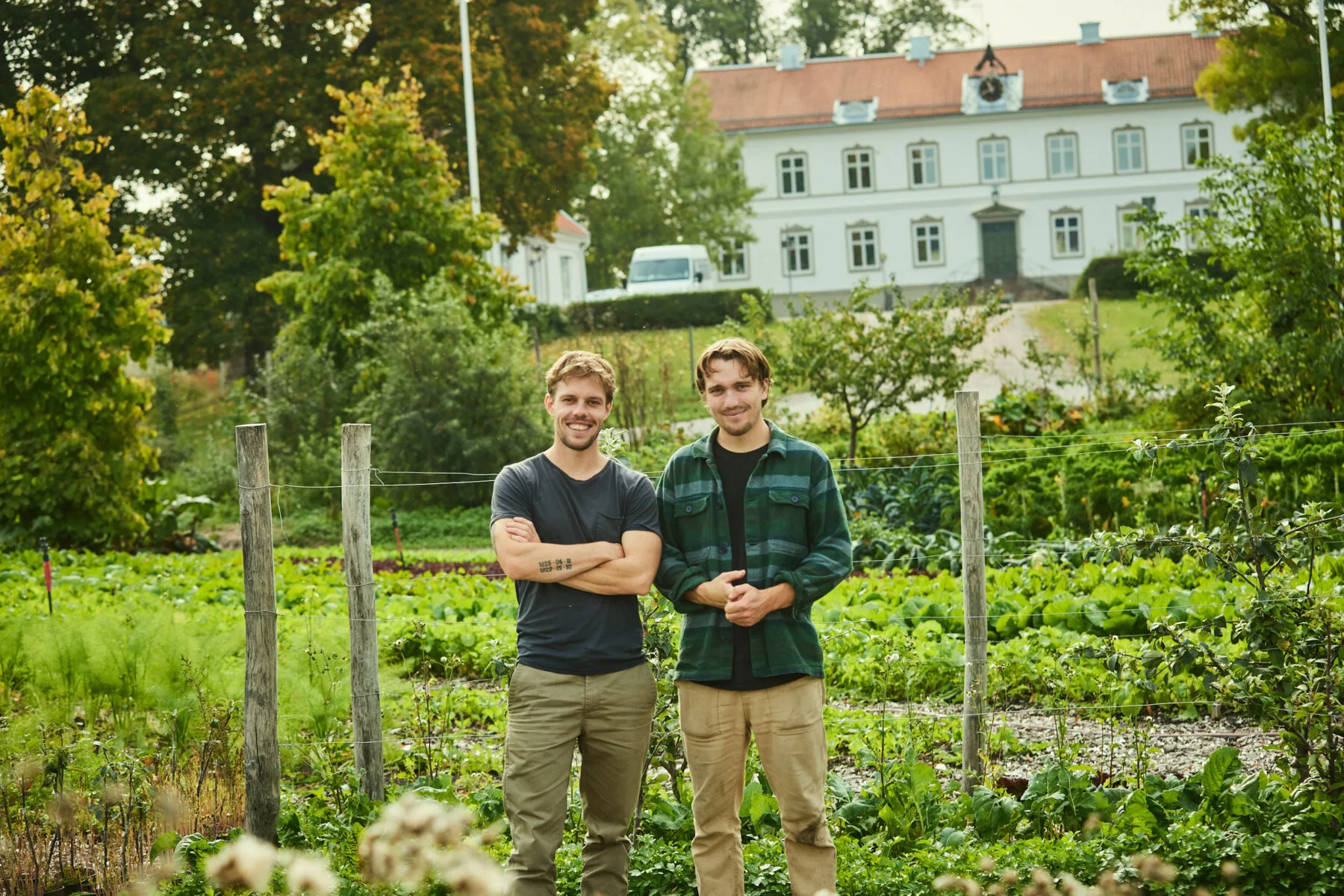 goda hem 1761 Med boken Det Goda Hemmet vill Max och William få fler att odla upp sina gräsmattor